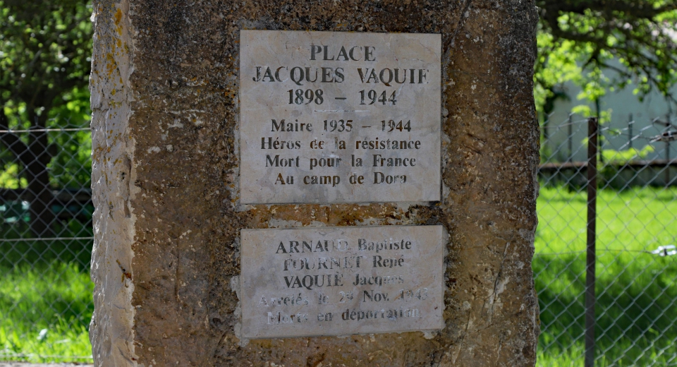 Stèle_place_Jacques_Vaquié